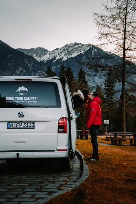 Detail Heckklappe Offen Blick Auf Berglandschaft Vanlife Number 2