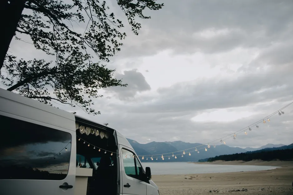 Detail Heckklappe Offen Blick Auf Berglandschaft Vanlife Number 3