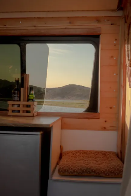 Detail Heckklappe Offen Blick Auf Berglandschaft Vanlife Number 4