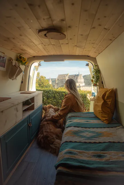Detail Heckklappe Offen Blick Auf Berglandschaft Vanlife Number 6