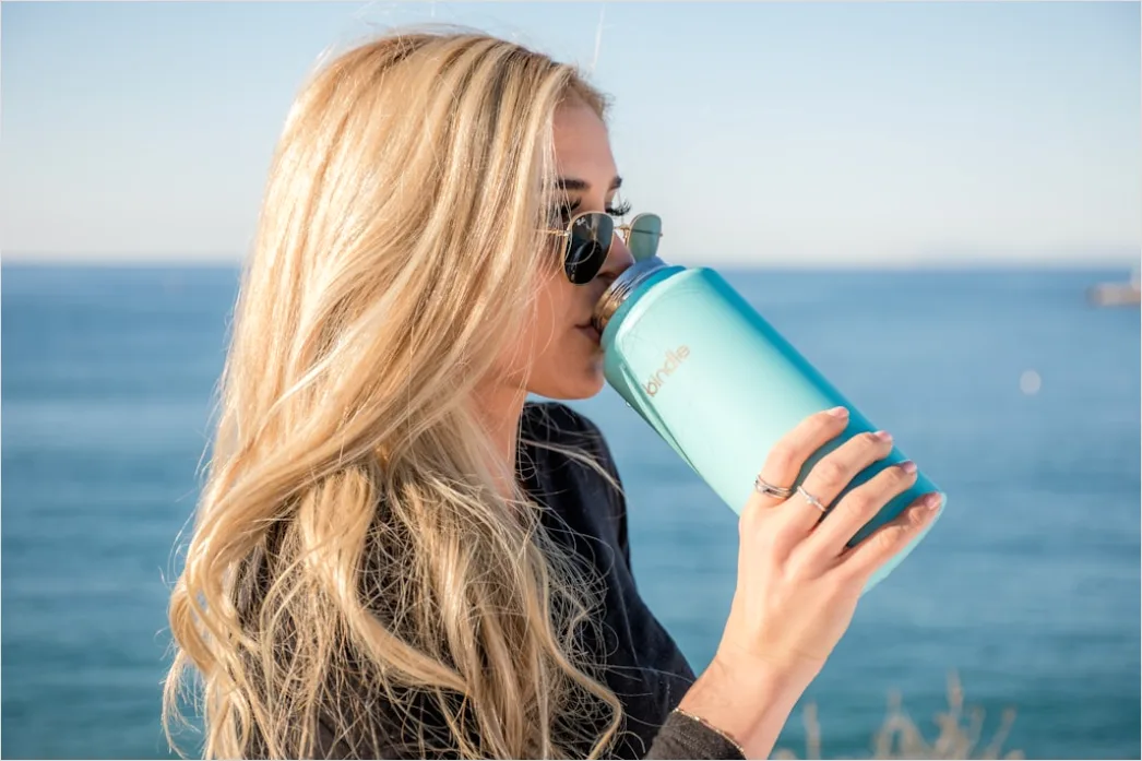 Hitzewelle Sommerreise Wasser Trinken Unterwegs 891f