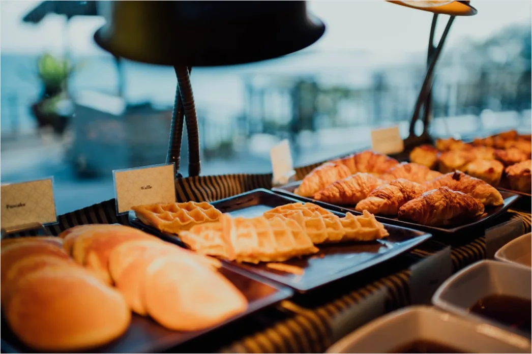 Detail Hotel Frühstück Buffet Croissants Und Kaffeetassen Number 12