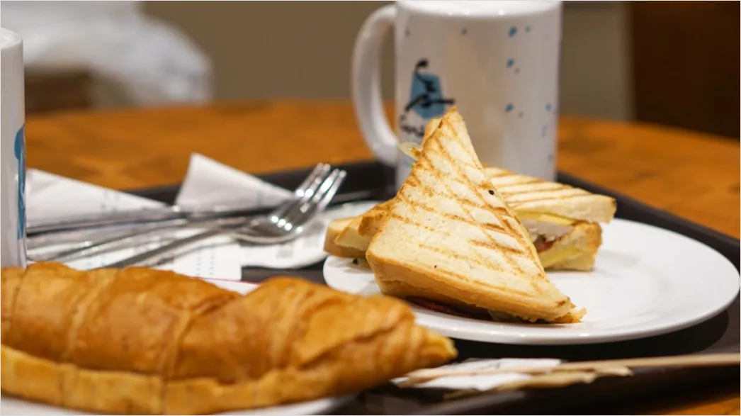 Detail Hotel Frühstück Buffet Croissants Und Kaffeetassen Number 16