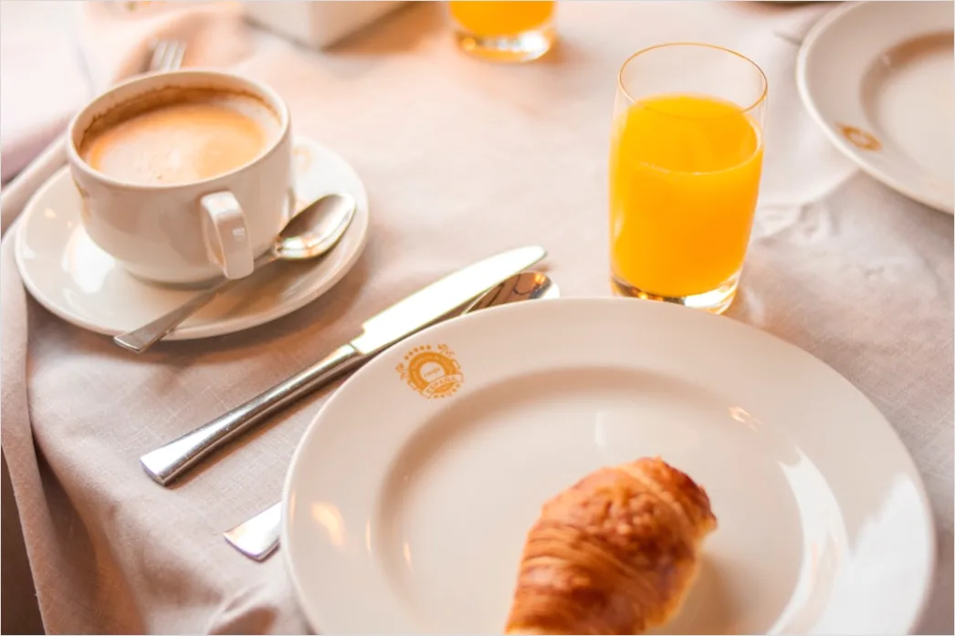 Detail Hotel Frühstück Buffet Croissants Und Kaffeetassen Number 9
