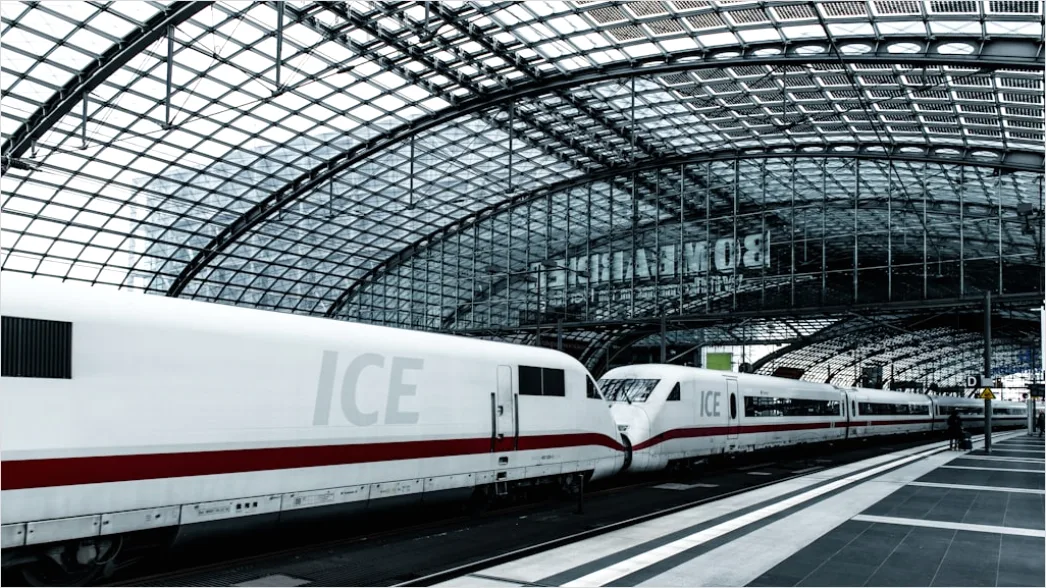 Ice Zug Am Bahnsteig Moderne Zugreise Deutschland 1a7e