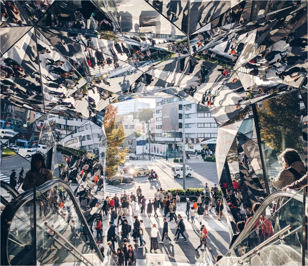Detail Instagrammable Spot Menschen In Schlange Perspektive Number 9