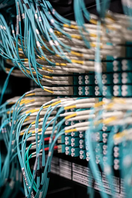 Detail It Administrator Arbeitet Im Serverraum Foto Number 16