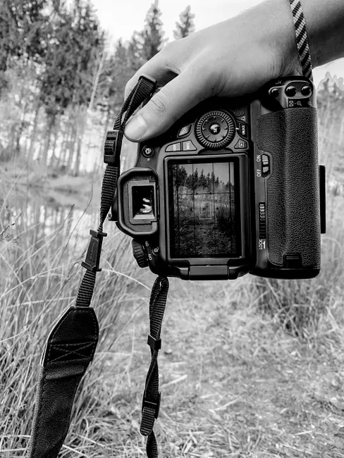 Detail Kamera In Hand Vor Landschaft Viewpoint Nahaufnahme Number 16