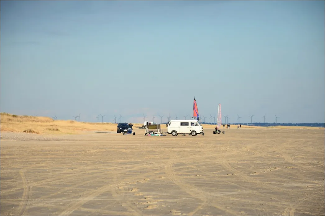Detail Kitesurfen An Der Nordsee Action Im Wind Number 6