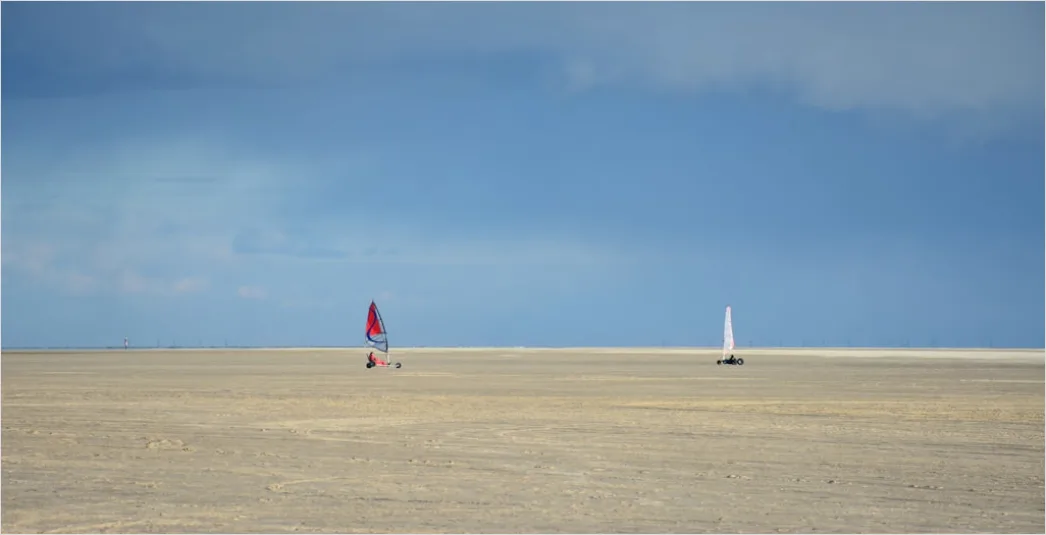 Detail Kitesurfen An Der Nordsee Action Im Wind Number 9