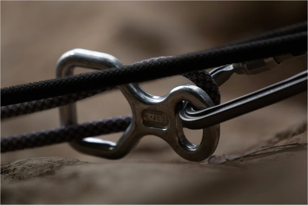 Detail Klettersteig Set Karabiner Am Gurt Nahaufnahme Number 2