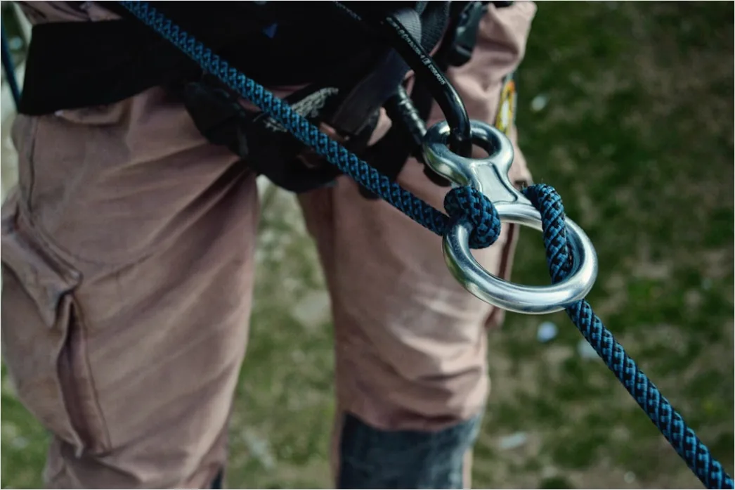 Detail Klettersteig Set Karabiner Am Gurt Nahaufnahme Number 3