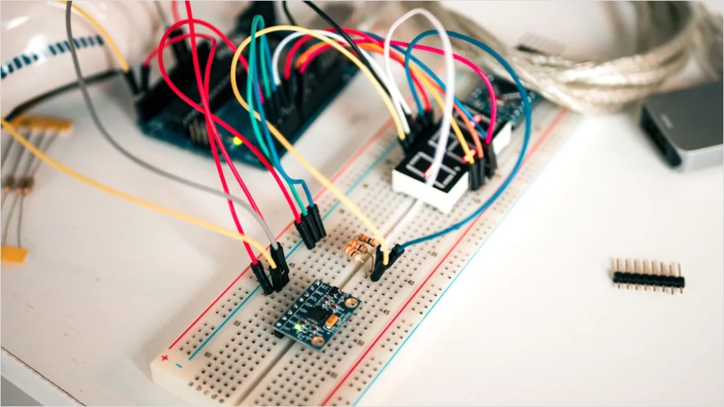 Detail Mikrocontroller Projekt Breadboard Kabel Nahaufnahme Foto Number 9