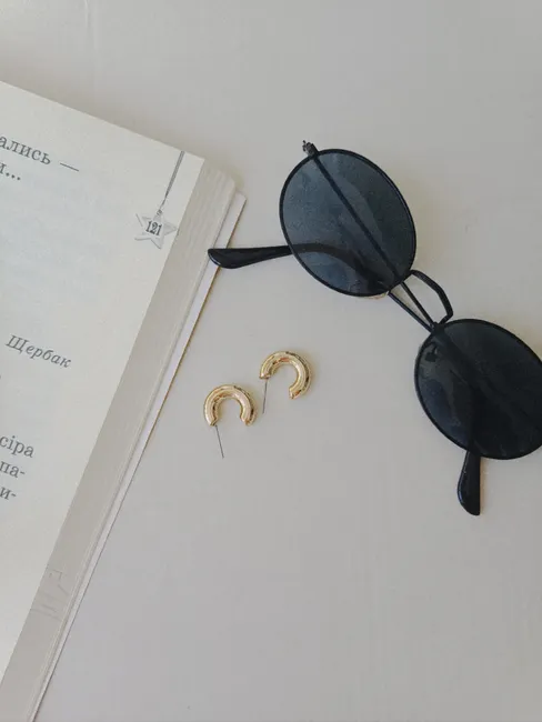 Detail Minimal Travel Accessories Flat Lay Neutraler Hintergrund Number 8