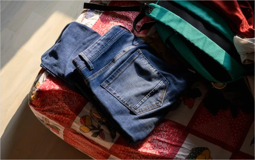 Detail Minimalistisches Packen Capsule Wardrobe Reisekleidung Flat Lay Number 12