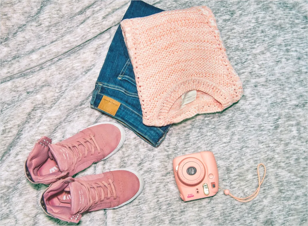 Detail Minimalistisches Packen Capsule Wardrobe Reisekleidung Flat Lay Number 14