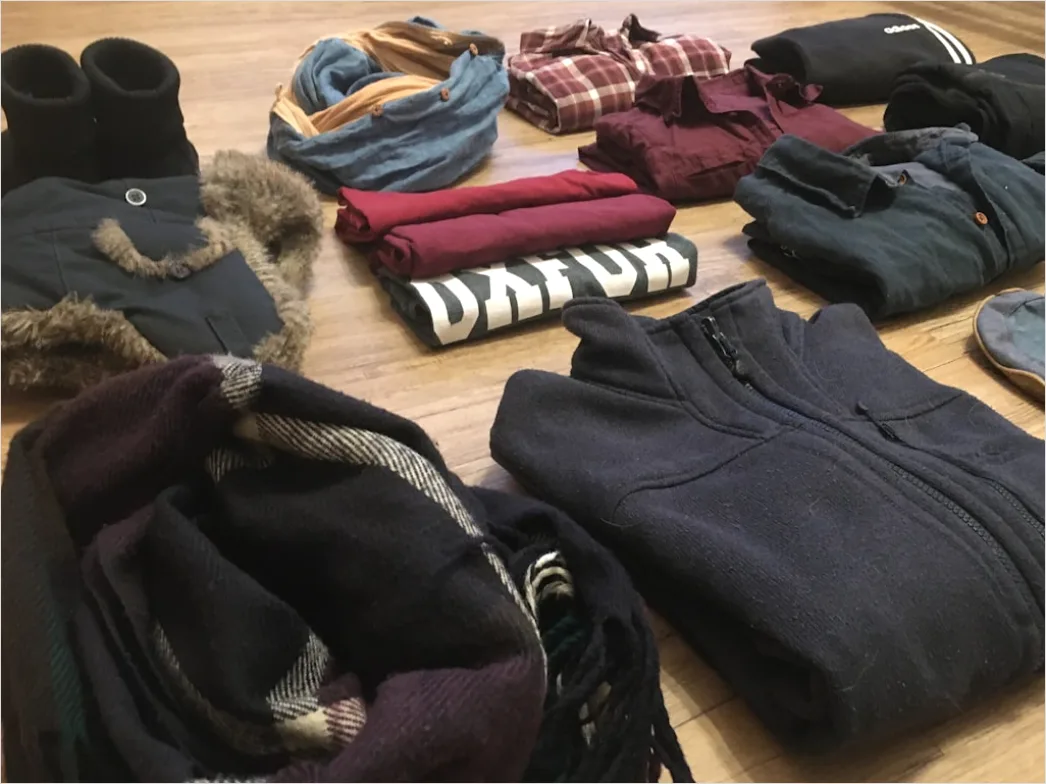 Detail Minimalistisches Packen Capsule Wardrobe Reisekleidung Flat Lay Number 15