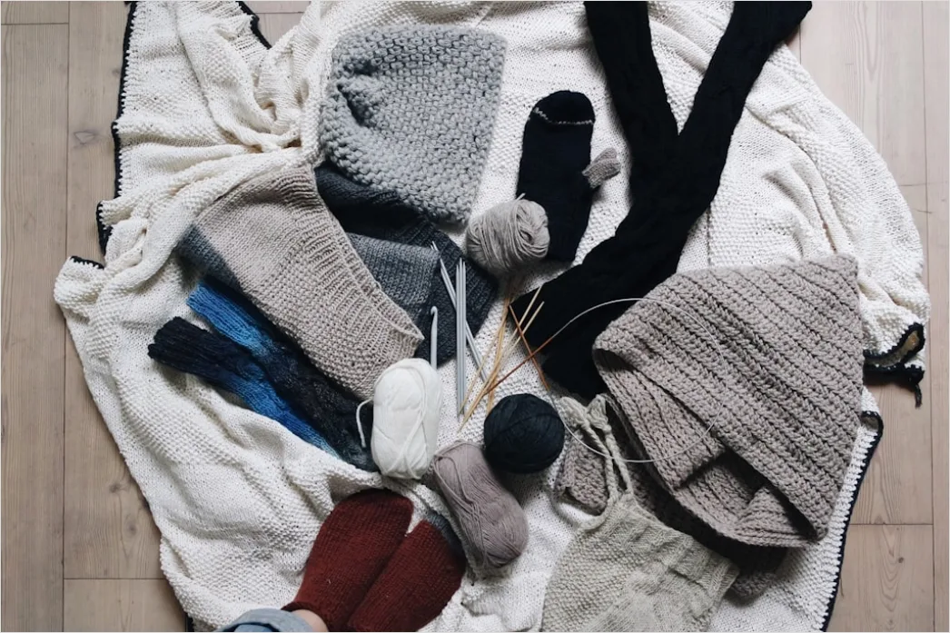 Detail Minimalistisches Packen Capsule Wardrobe Reisekleidung Flat Lay Number 6