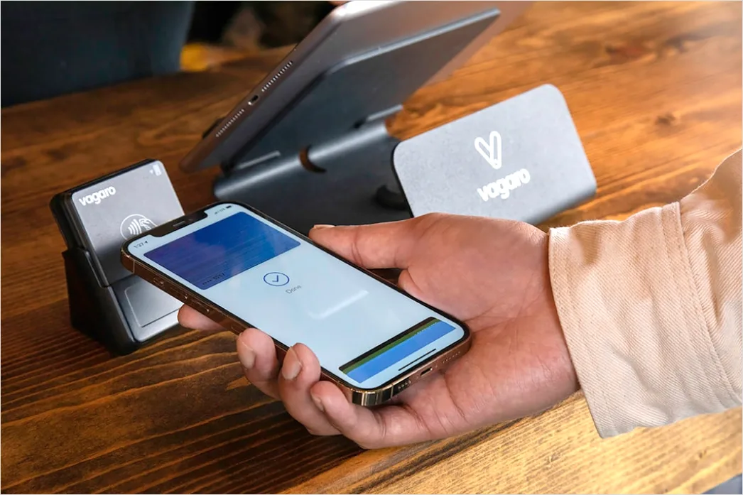 Detail Mobile Payment Tap To Pay Im Cafe Foto Number 15
