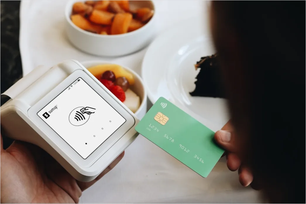 Detail Mobile Payment Tap To Pay Im Cafe Foto Number 17