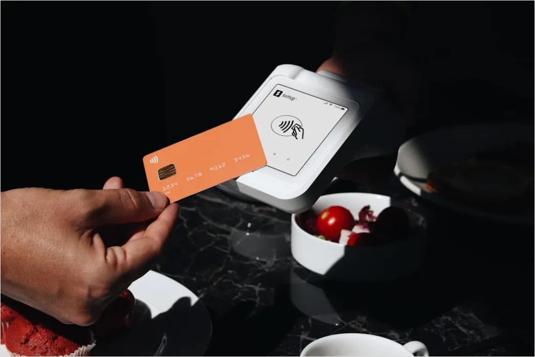 Detail Mobile Payment Tap To Pay Im Cafe Foto Number 8