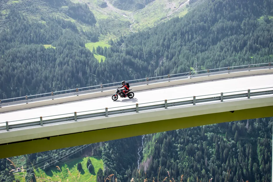 Detail Motorrad Tour Auf Passstraße Alpen Kurven Number 18