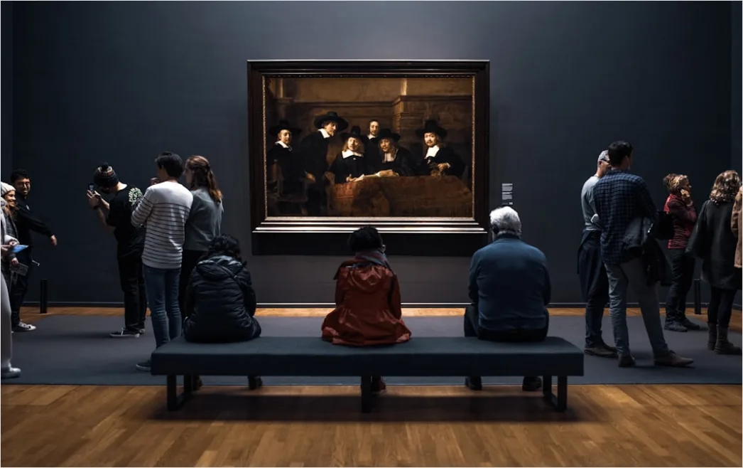 Museum Besuch Menschen Vor Gemaelde Unscharf Fe2c