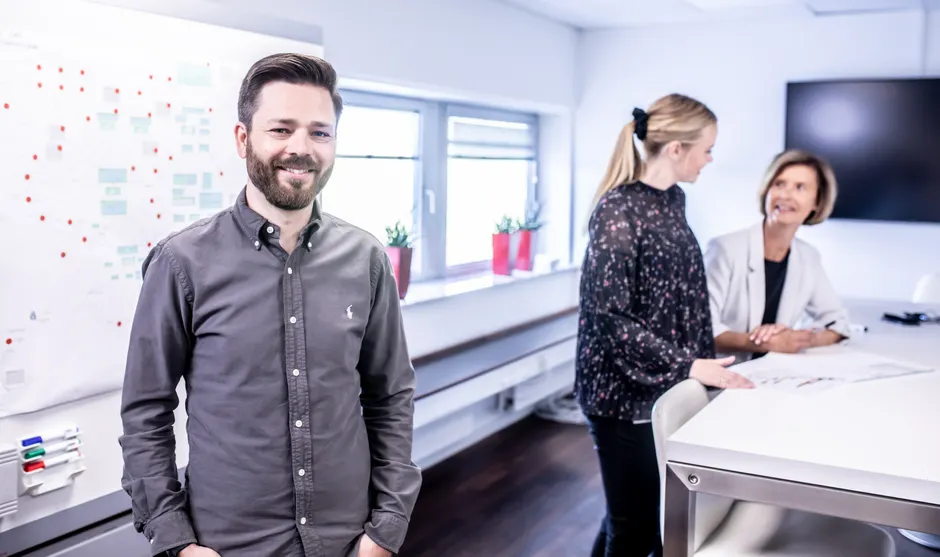 Personalgespraech Im Meetingraum Vertraulich Foto 6664