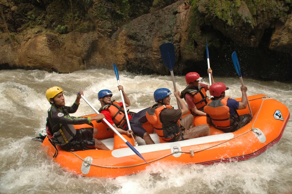 Detail Rafting Wildwasser Stromschnellen Team Action Number 12