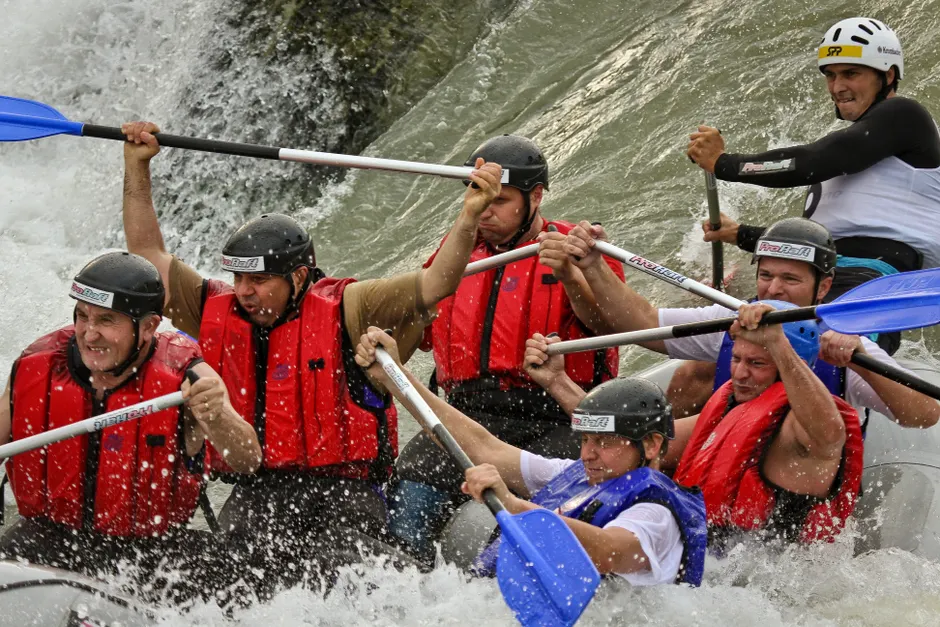 Detail Rafting Wildwasser Stromschnellen Team Action Number 15