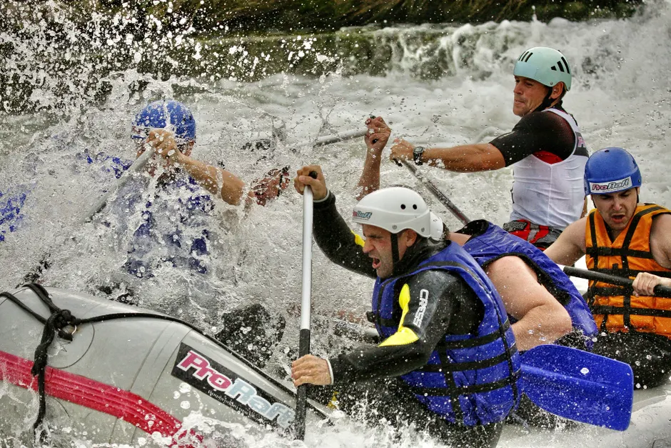 Detail Rafting Wildwasser Stromschnellen Team Action Number 3