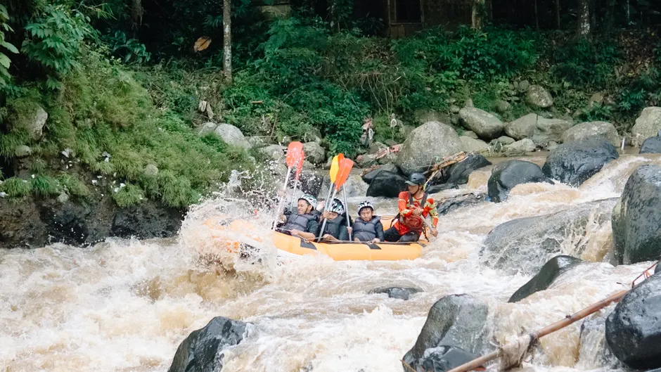 Detail Rafting Wildwasser Stromschnellen Team Action Number 8