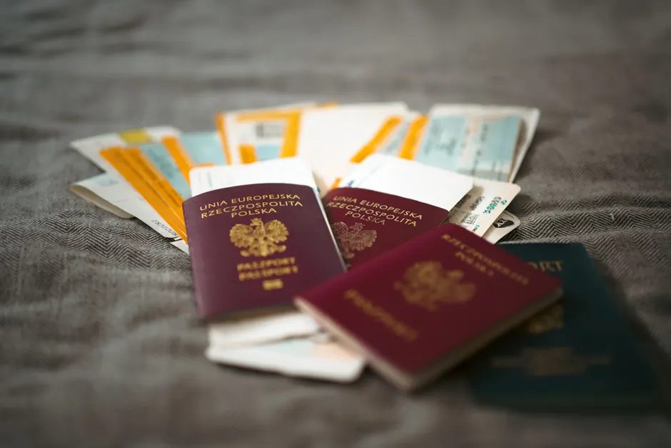 Detail Reisepass Und Boardingpass Auf Holztisch Flat Lay Number 13
