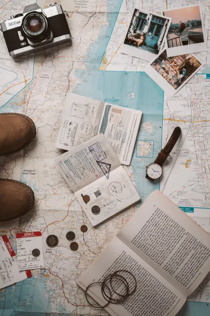 Detail Reisepass Und Boardingpass Auf Holztisch Flat Lay Number 20