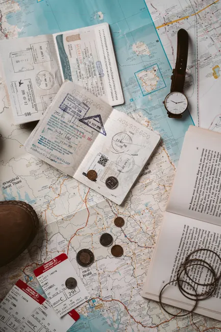 Detail Reisepass Und Boardingpass Auf Holztisch Flat Lay Number 10