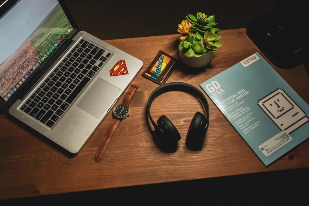 Detail Remote Work Setup Mit Headset Und Notebook Zuhause Foto Number 10