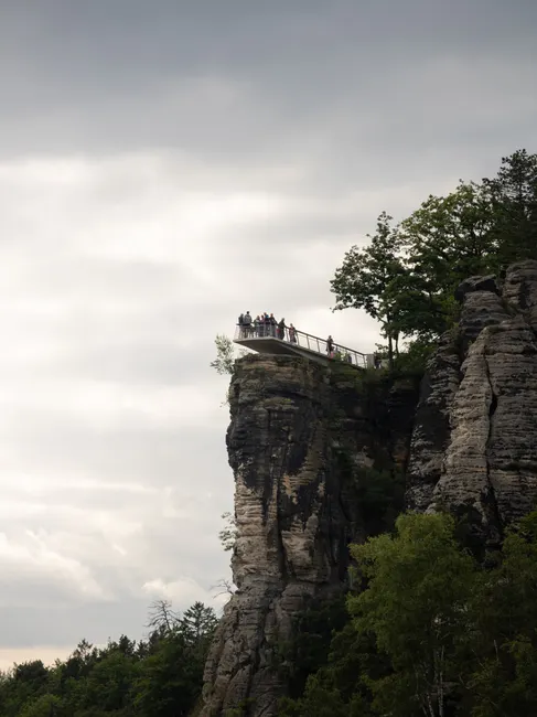 Saechsische Schweiz Elbsandsteinfelsen Aussichtspunkt 9637