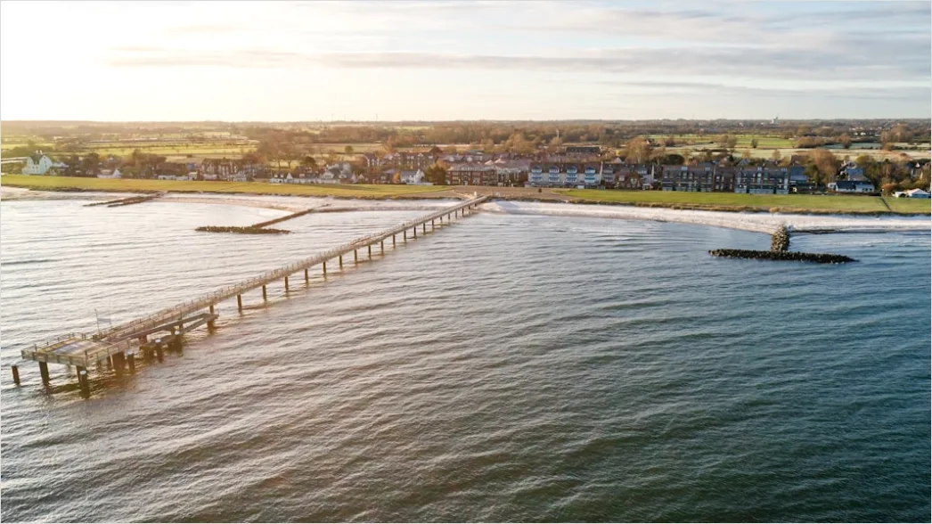 Seebruecke An Der Ostsee Perspektive Fuehrende Linien D7f5