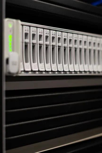 Detail Server Rack Im Rechenzentrum Mit Blauen Leds Foto Number 19