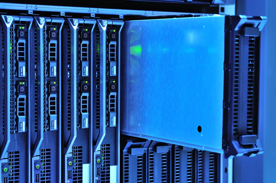 Detail Server Rack Im Rechenzentrum Mit Blauen Leds Foto Number 3