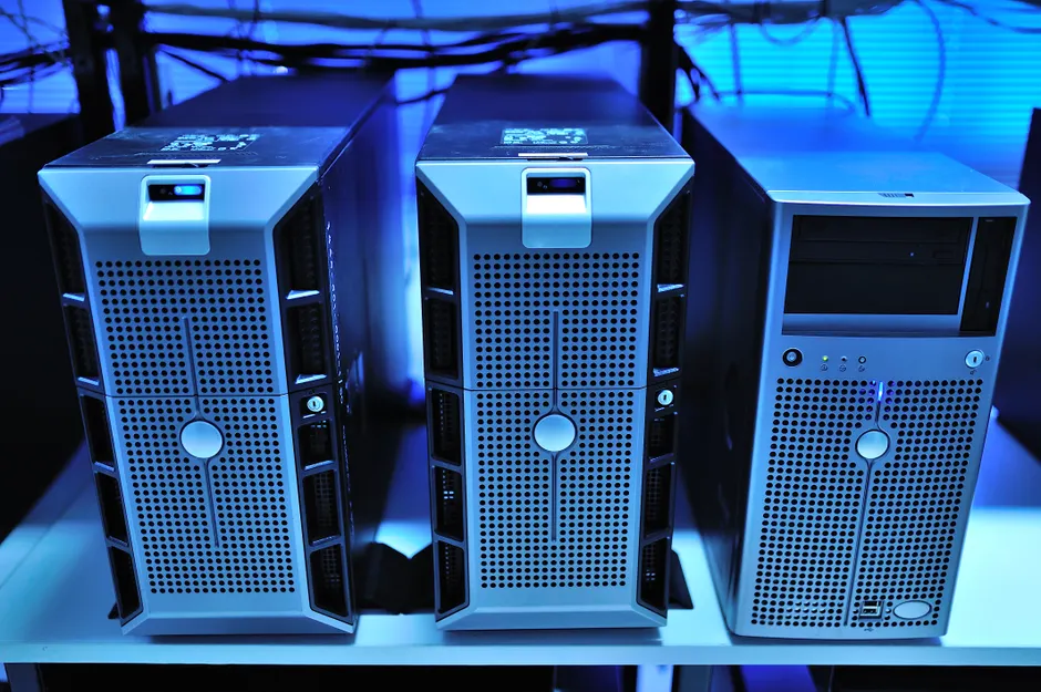 Detail Server Rack Im Rechenzentrum Mit Blauen Leds Foto Number 10