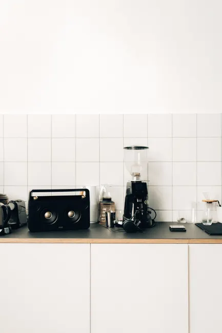 Smarter Lautsprecher Auf Kuechenzeile Foto Minimal 2089