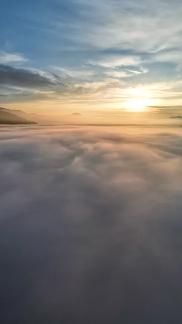 Detail Sonnenaufgang über Bergen Mit Wolkenmeer Number 17