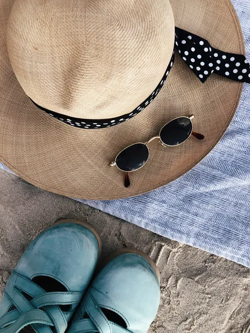 Sonnencreme Hut Und Sonnenbrille Strandurlaub Flat Lay 4f16