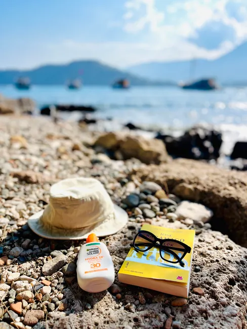 Detail Sonnencreme Hut Und Sonnenbrille Strandurlaub Flat Lay Number 19
