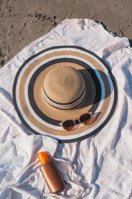 Detail Sonnencreme Hut Und Sonnenbrille Strandurlaub Flat Lay Number 4