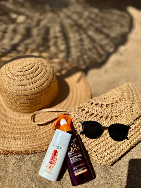Detail Sonnencreme Hut Und Sonnenbrille Strandurlaub Flat Lay Number 5