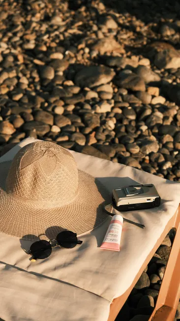 Detail Sonnencreme Hut Und Sonnenbrille Strandurlaub Flat Lay Number 6