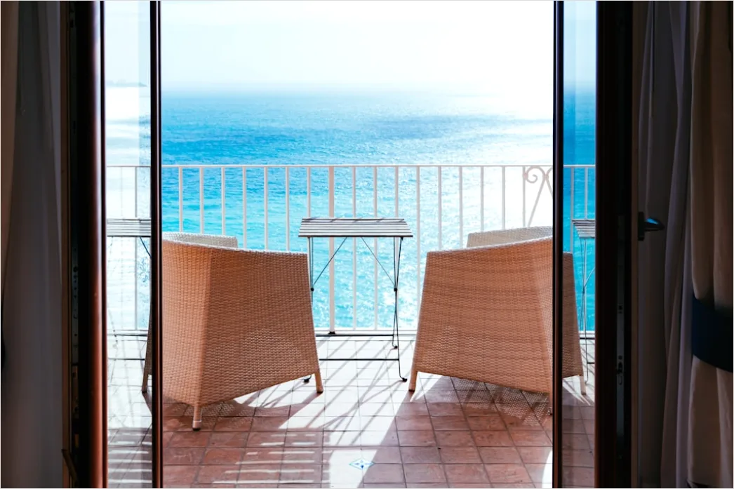 Detail Strandhotel Balkon Blick Aufs Meer Sommer Number 16