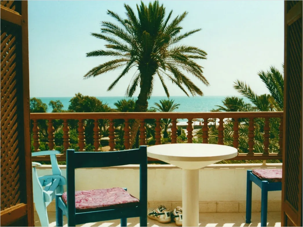 Detail Strandhotel Balkon Blick Aufs Meer Sommer Number 18